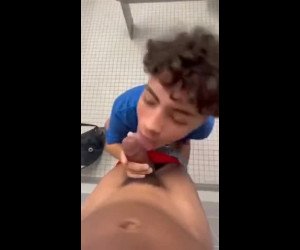 lightskined dick sucking twink